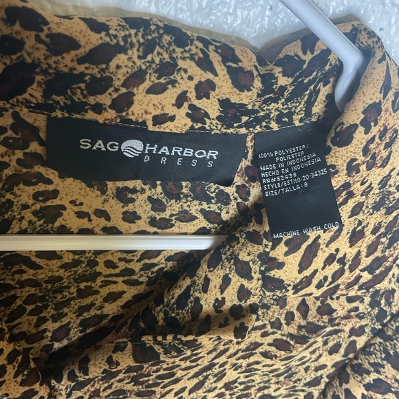 < Vintage Sag Harbor Animal Print Button Down Top > - Picture 2 of 3
